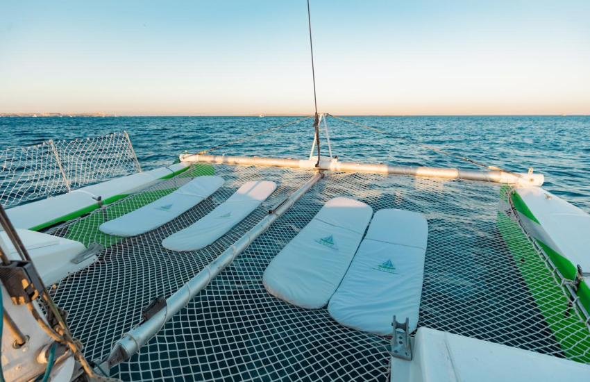 Catamaran sunbeds